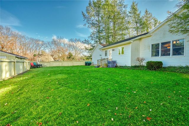 1076 Bright Stream Way, Webster, NY 14580