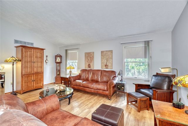 1076 Bright Stream Way, Webster, NY 14580