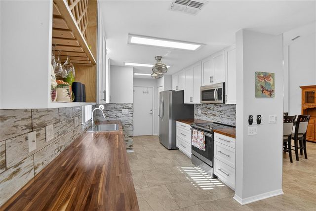 804 MCCALLISTER AVENUE, Sun City Center, FL 33573