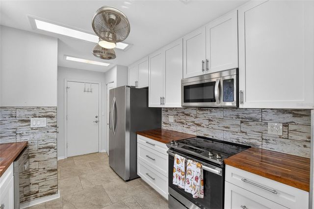 804 MCCALLISTER AVENUE, Sun City Center, FL 33573