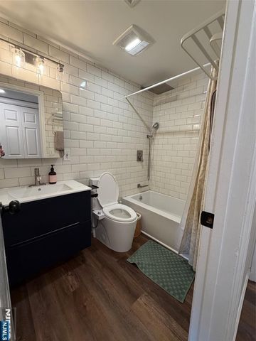 101 State Rt 5 206, Edgewater, NJ 07020