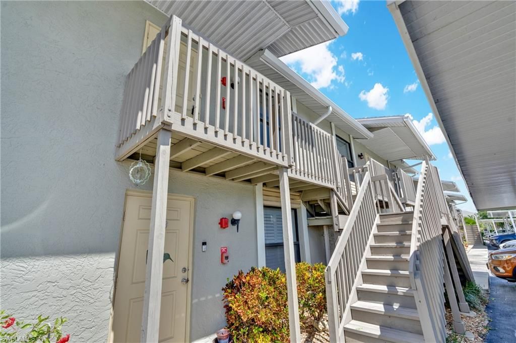 Image 10 of property listing at 4708 SW 8th PL 203, Cape Coral, FL 33914