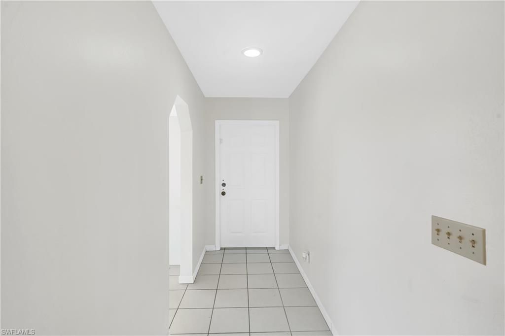 Image 13 of property listing at 4708 SW 8th PL 203, Cape Coral, FL 33914