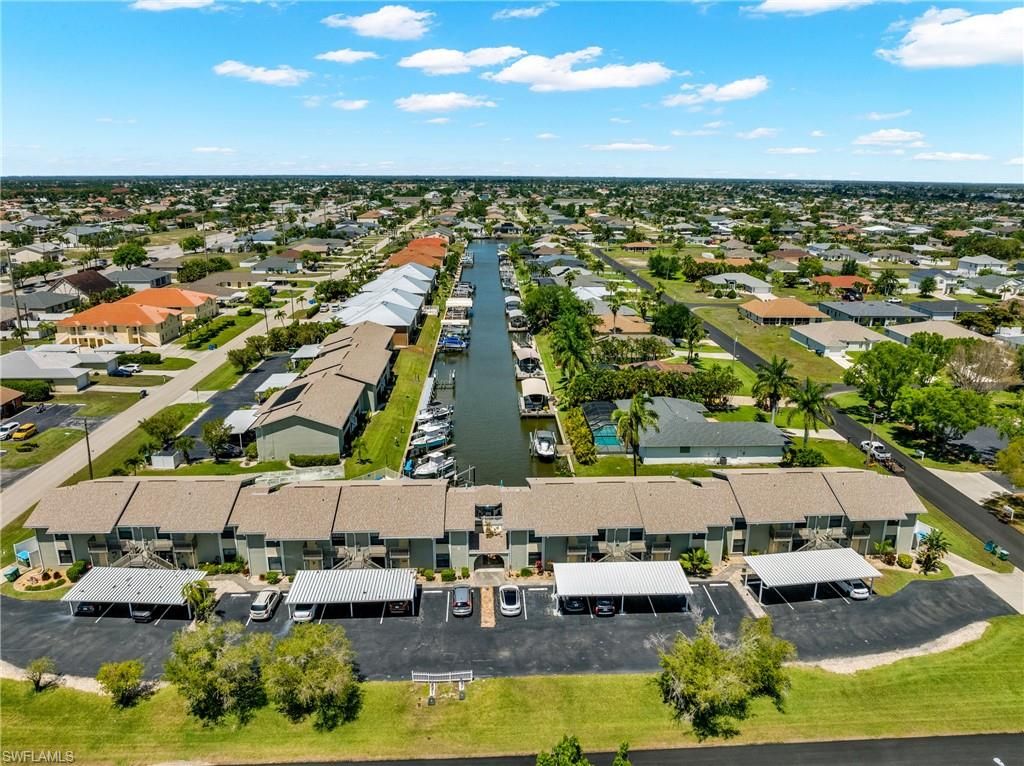 Image 2 of property listing at 4708 SW 8th PL 203, Cape Coral, FL 33914