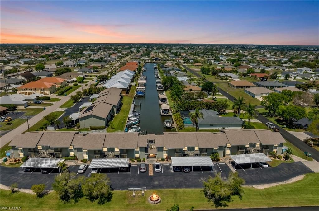 Image 3 of property listing at 4708 SW 8th PL 203, Cape Coral, FL 33914