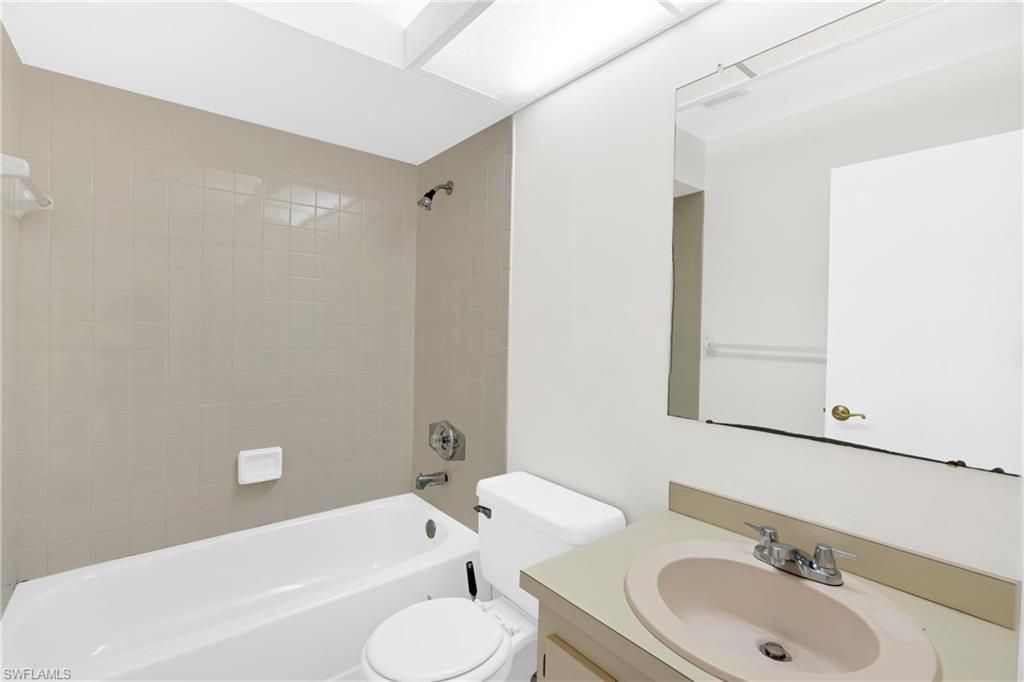 Image 29 of property listing at 4708 SW 8th PL 203, Cape Coral, FL 33914