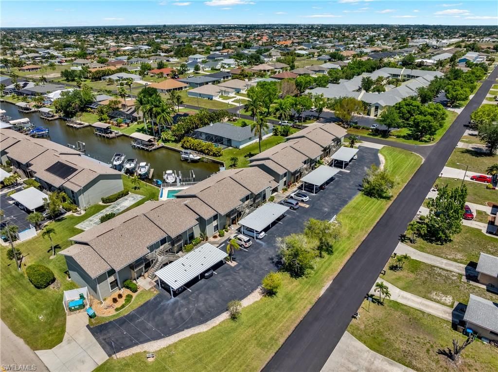 Image 4 of property listing at 4708 SW 8th PL 203, Cape Coral, FL 33914