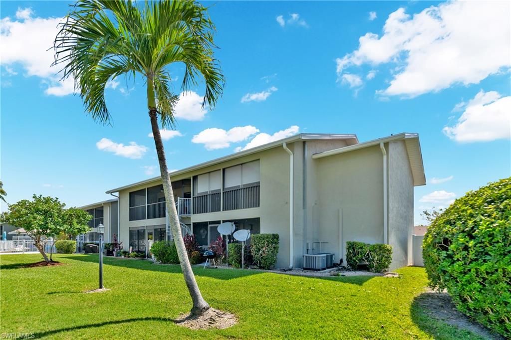 Image 9 of property listing at 4708 SW 8th PL 203, Cape Coral, FL 33914