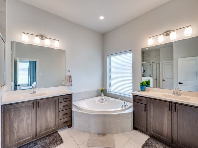 1044 Myers Park Trail, Roanoke, TX 76262