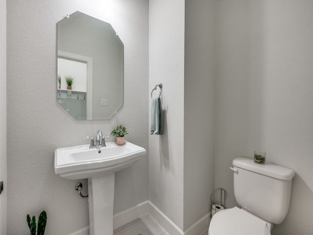 1044 Myers Park Trail, Roanoke, TX 76262