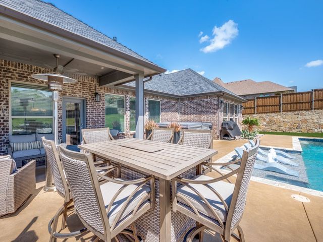 1044 Myers Park Trail, Roanoke, TX 76262