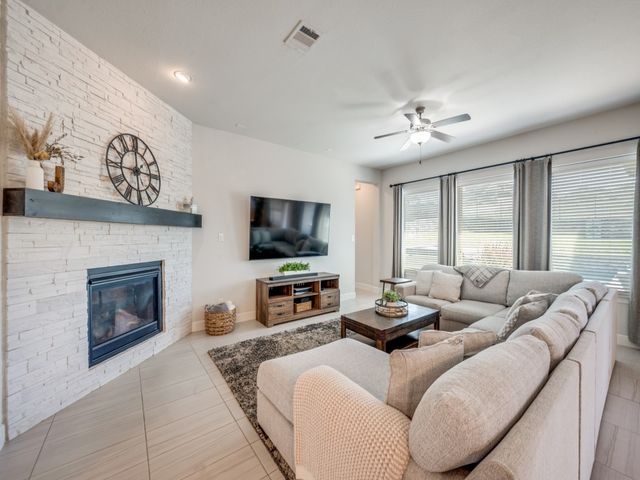 1044 Myers Park Trail, Roanoke, TX 76262