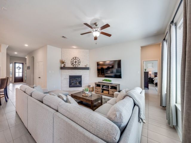 1044 Myers Park Trail, Roanoke, TX 76262