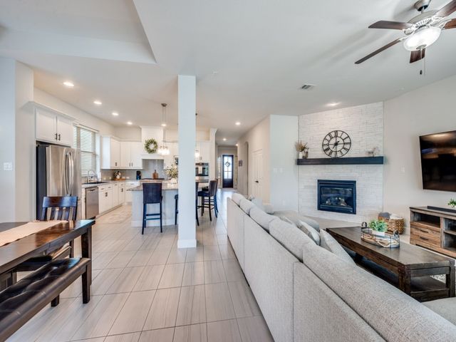 1044 Myers Park Trail, Roanoke, TX 76262