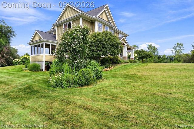 8275 Stonebrook Lane, Clarkston, MI 48348
