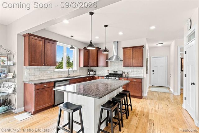 8275 Stonebrook Lane, Clarkston, MI 48348