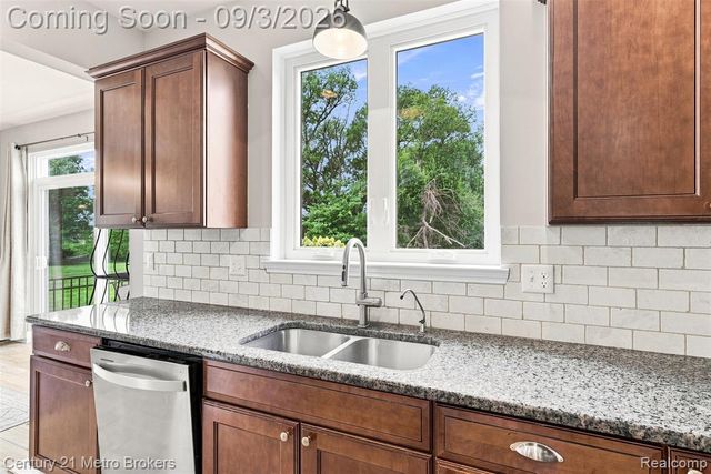 8275 Stonebrook Lane, Clarkston, MI 48348