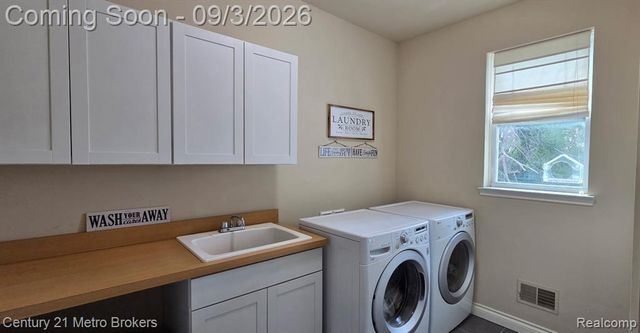 8275 Stonebrook Lane, Clarkston, MI 48348