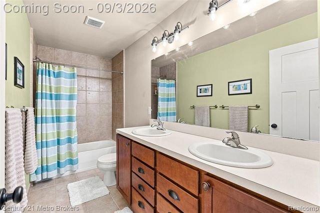 8275 Stonebrook Lane, Clarkston, MI 48348