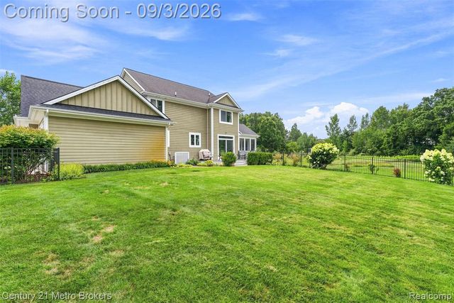 8275 Stonebrook Lane, Clarkston, MI 48348