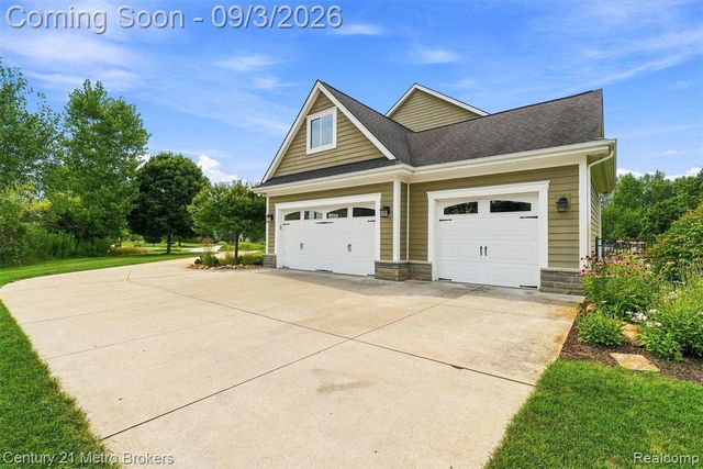 8275 Stonebrook Lane, Clarkston, MI 48348