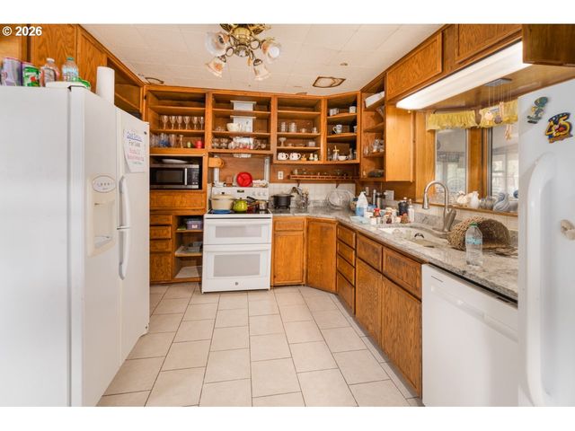 246 S 34TH St, Springfield, OR 97478