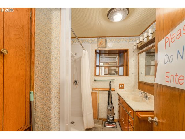 246 S 34TH St, Springfield, OR 97478