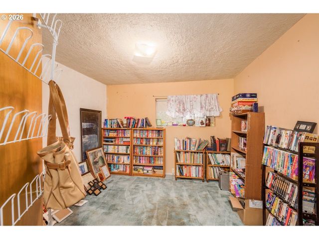 246 S 34TH St, Springfield, OR 97478