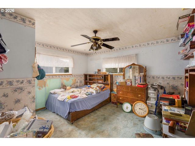 246 S 34TH St, Springfield, OR 97478