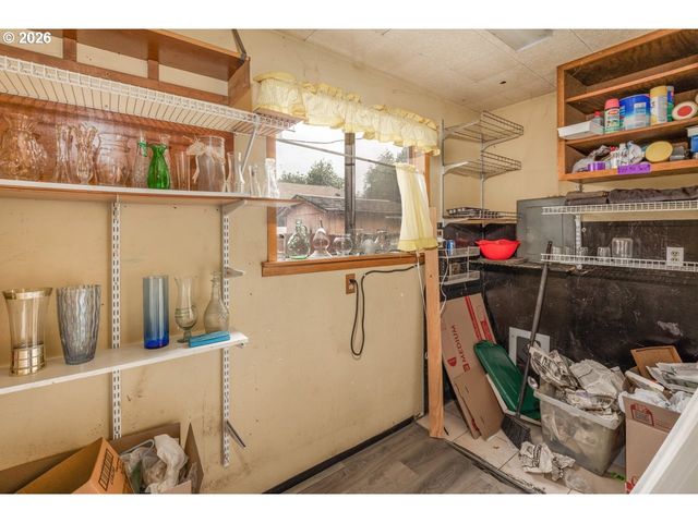 246 S 34TH St, Springfield, OR 97478