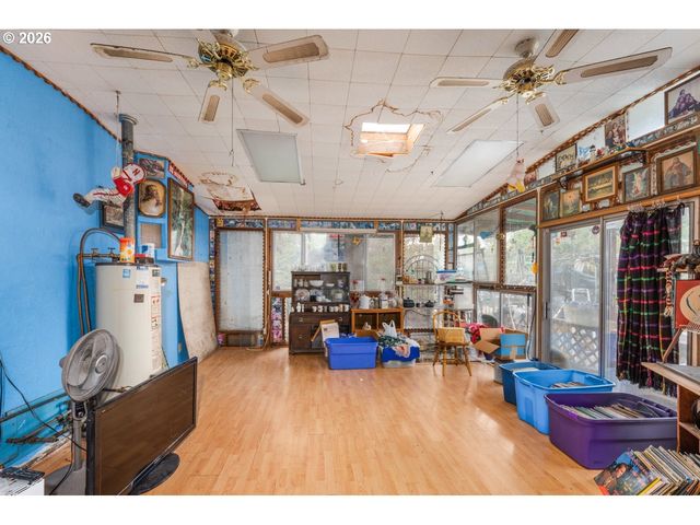 246 S 34TH St, Springfield, OR 97478
