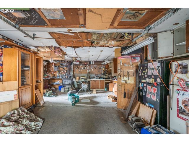 246 S 34TH St, Springfield, OR 97478