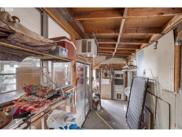 246 S 34TH St, Springfield, OR 97478
