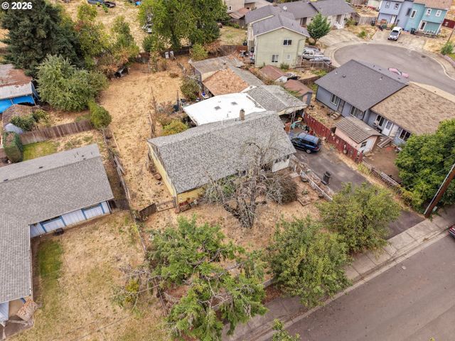 246 S 34TH St, Springfield, OR 97478