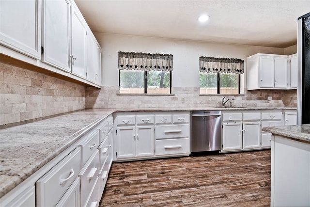 112 N Pleasant Ridge Drive, Rogers, AR 72756