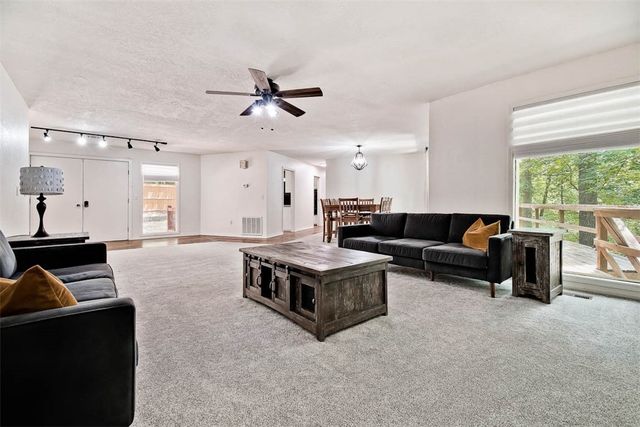 112 N Pleasant Ridge Drive, Rogers, AR 72756