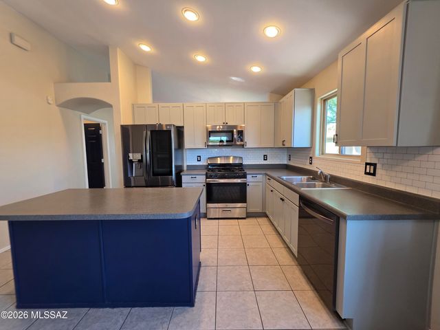 10486 E Jerrell Cove Street, Tucson, AZ 85747