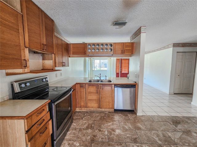 16 BLACK HAWK PLACE, Palm Coast, FL 32137