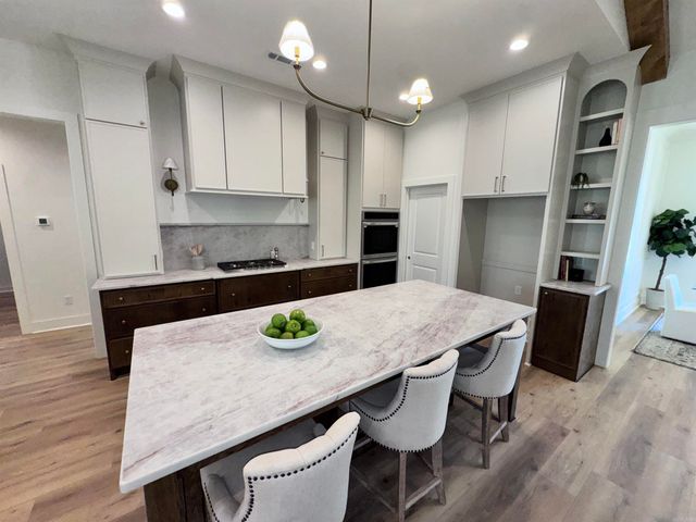 1024 Williams Creek Drive, Benton, AR 72019