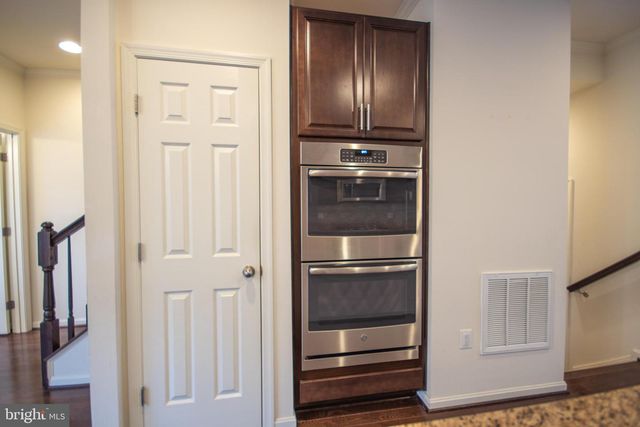 8024 CAYZER LN, Gainesville, VA 20155