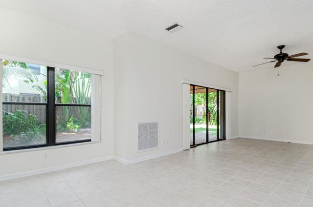 363 W Camino Real 4, Boca Raton, FL 33432