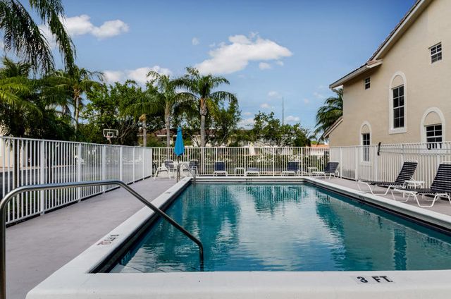 363 W Camino Real 4, Boca Raton, FL 33432