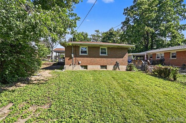 30 Saint Edward Lane, Florissant, MO 63033