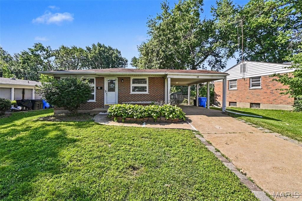 30 Saint Edward Lane, Florissant, MO 63033