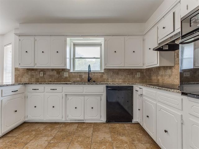 11800 Ashford Drive, Yukon, OK 73099
