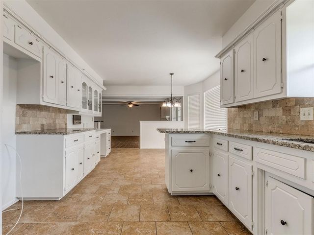 11800 Ashford Drive, Yukon, OK 73099
