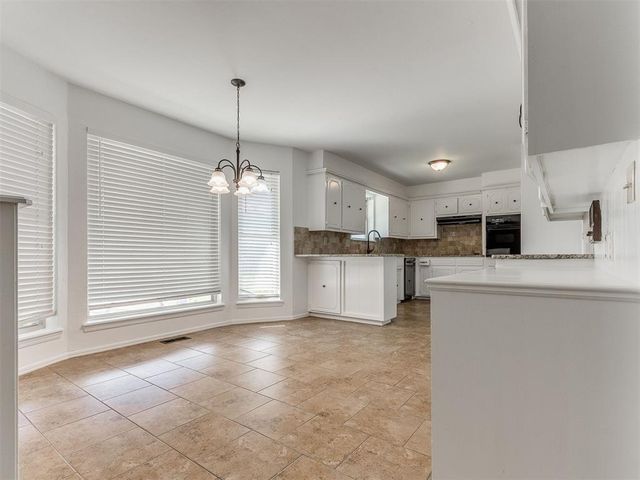 11800 Ashford Drive, Yukon, OK 73099