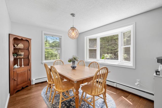 19 Lincoln Drive, Nottingham, NH 03290