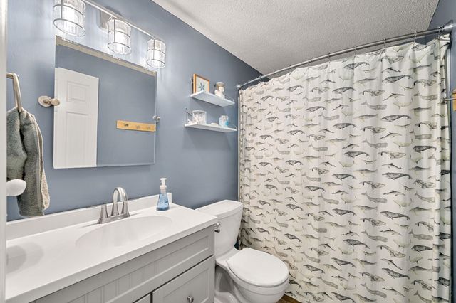 19 Lincoln Drive, Nottingham, NH 03290