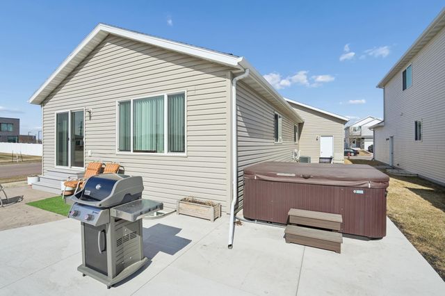 5594 Justice Drive S, Fargo, ND 58104